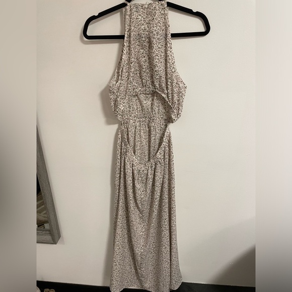 Cut-Out Floral Maxi Dress - Picture 5 of 5